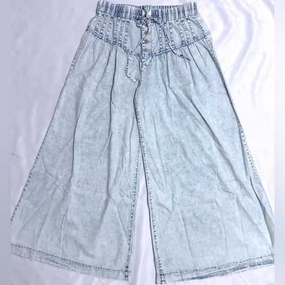 NWT Urban Daizy Pleated Wide-Leg Button Closure Jeans Light Wash Drawstring - Picture 2 of 9